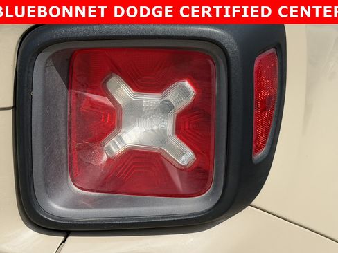 Used 2017 Jeep Renegade Trailhawk AWD/4WD image 18