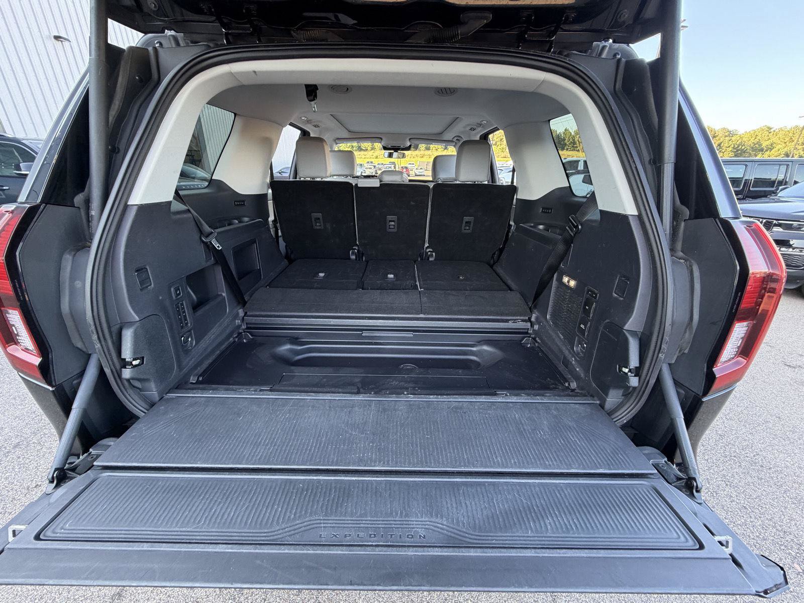 Used 2025 Ford Expedition Active AWD/4WD image 22