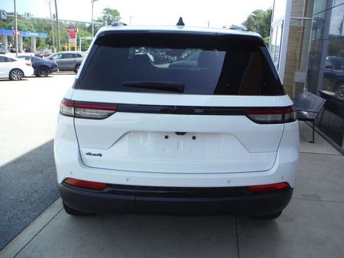 Certified 2023 Jeep Grand Cherokee Altitude AWD/4WD image 10
