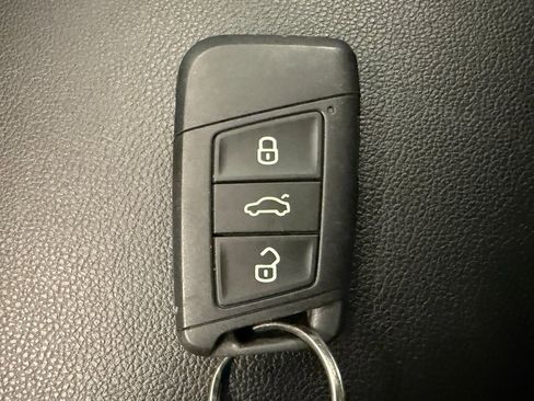 Used 2023 Volkswagen Atlas SE image 17