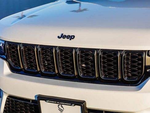 New 2025 Jeep Grand Cherokee Altitude image 6