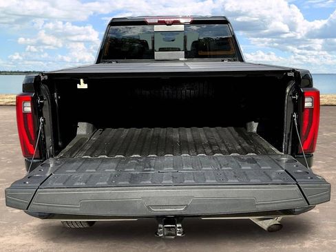 Used 2024 GMC Sierra 2500 Denali w/ Denali Reserve Package AWD/4WD image 9