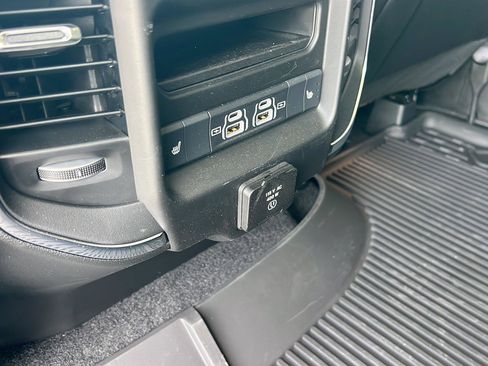 Used 2026 RAM 1500 Laramie AWD/4WD image 11