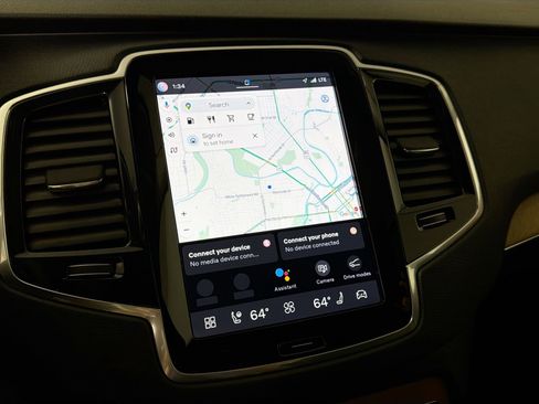 Certified 2023 Volvo XC90 B5 Plus w/ Protection Package Premier image 13