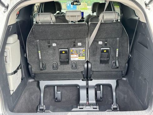 Used 2025 Toyota Sienna XLE FWD image 9