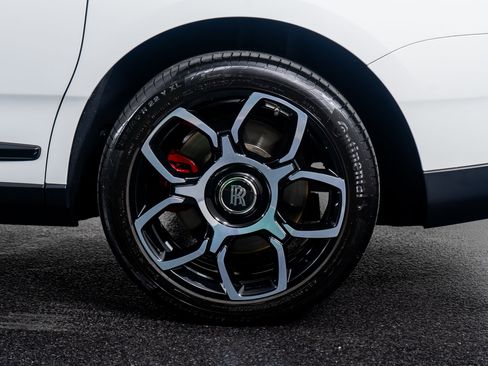 Used 2023 Rolls-Royce Cullinan Black Badge image 16