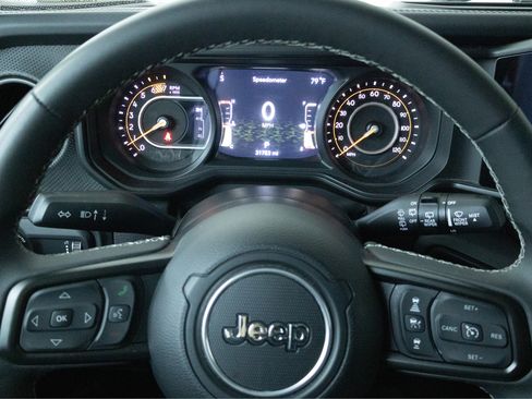 Used 2025 Jeep Wrangler Unlimited Rubicon AWD/4WD image 17