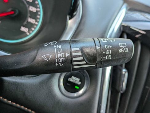 Used 2021 Chevrolet Traverse LT image 24