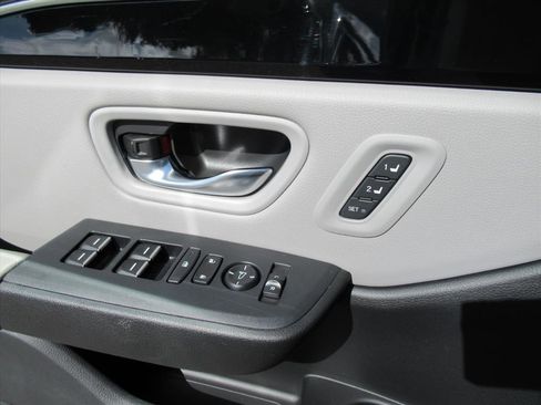 Used 2023 Honda Pilot Touring image 25