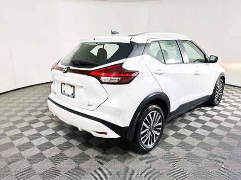 Used 2024 Nissan Kicks SV image 3