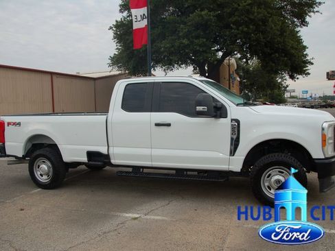 Used 2023 Ford F250 XL w/ FX4 Off-Road Package AWD/4WD image 6