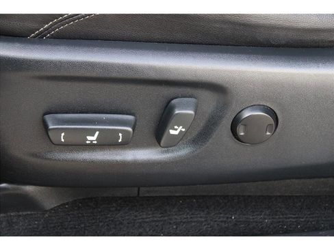 Used 2016 Toyota 4Runner SR5 Premium image 16