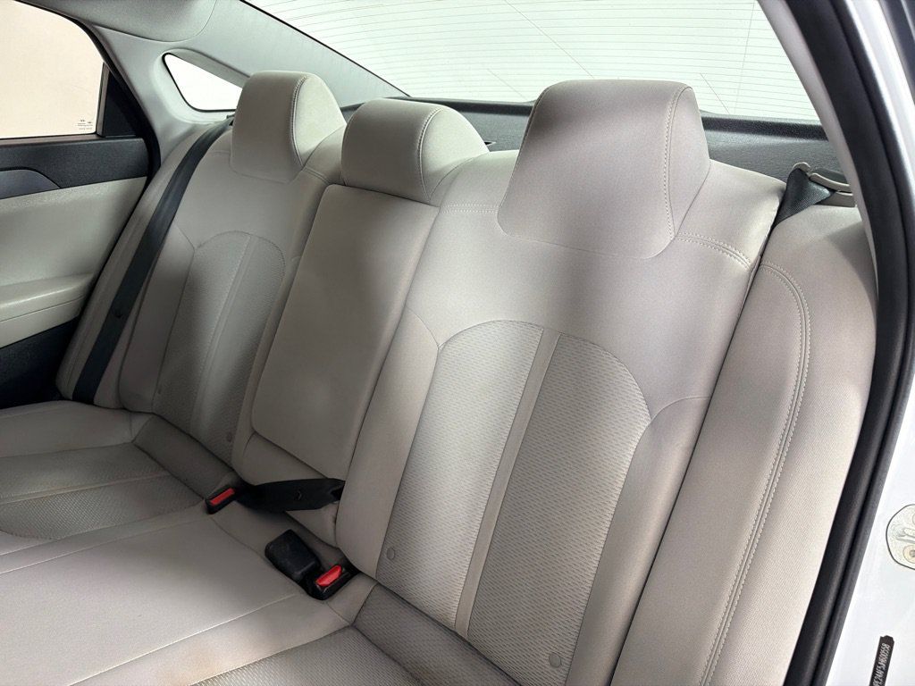 Used 2018 Hyundai Sonata SE FWD image 18