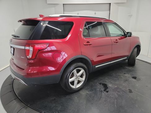 Used 2016 Ford Explorer XLT w/ Equipment Group 202A image 9