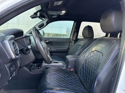 Used 2022 Toyota Tacoma TRD Sport w/ TRD Premium Sport Package image 9