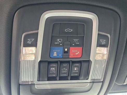 Used 2020 RAM 3500 Laramie image 18