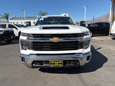 Used 2024 Chevrolet Silverado 2500 LT image 3