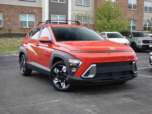 Used 2025 Hyundai Kona SEL image 2