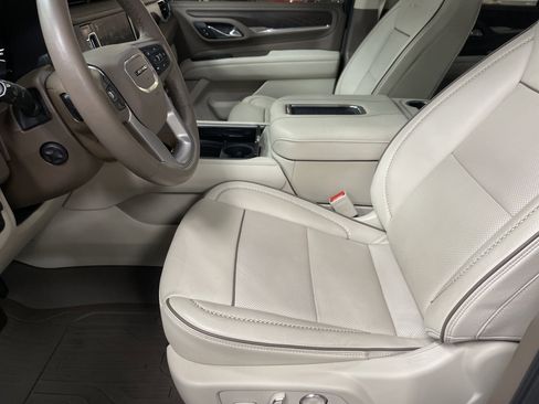 Used 2024 GMC Yukon Denali w/ Advanced Technology Package AWD/4WD image 16