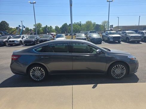 Used 2018 Toyota Avalon Limited FWD image 6