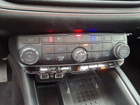 Certified 2025 Dodge Durango GT AWD/4WD image 18