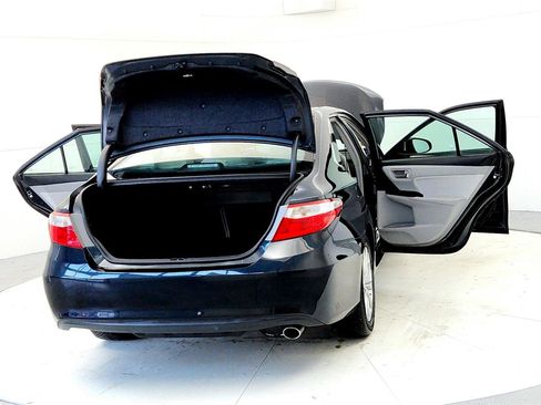 Used 2016 Toyota Camry XLE image 11