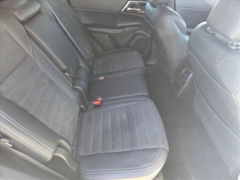 Used 2024 Mitsubishi Outlander SE image 19