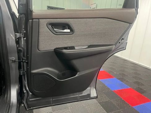 Used 2023 Nissan Rogue SV image 19