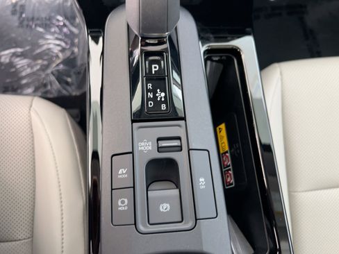 Used 2025 Toyota Prius Limited image 32