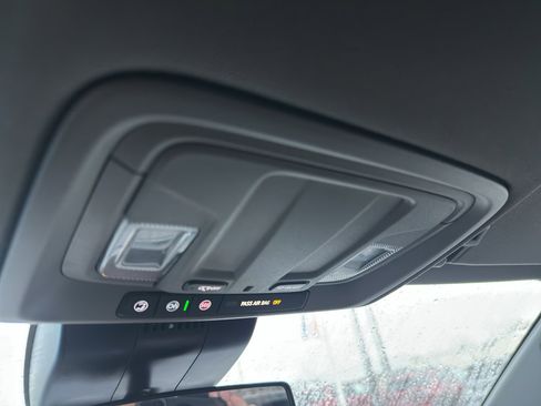 Used 2025 Chevrolet Silverado 1500 LT image 23