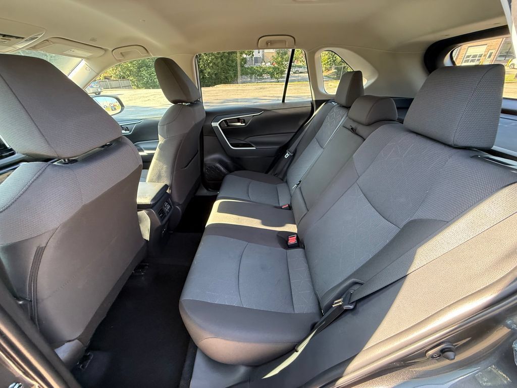 Used 2025 Toyota RAV4 XLE FWD image 8