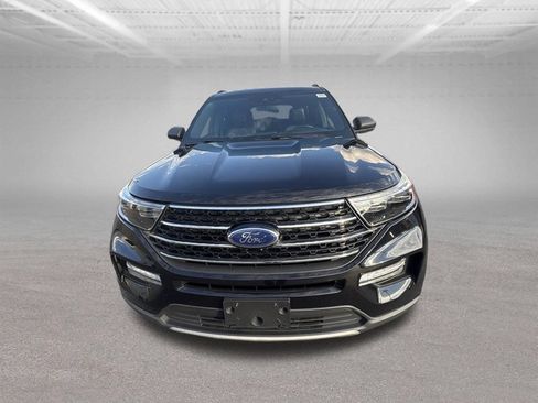 Used 2020 Ford Explorer XLT w/ Equipment Group 202A RWD image 12