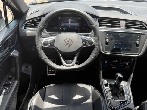 Certified 2022 Volkswagen Tiguan SE R-Line FWD image 16