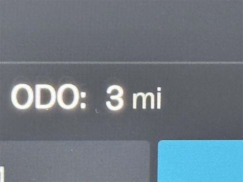 Used 2025 Volvo XC40 B5 Ultra w/ Protection Package Premier image 24