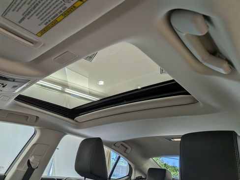 Used 2025 Lexus ES 350 w/ Premium Package FWD image 16