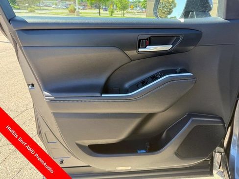 Used 2023 Toyota Highlander XLE AWD/4WD image 20