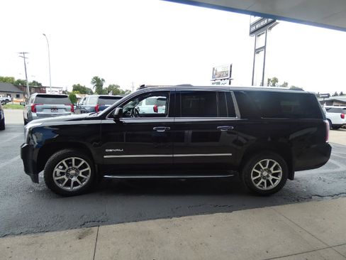 Used 2017 GMC Yukon XL Denali w/ Open Road Package AWD/4WD image 10