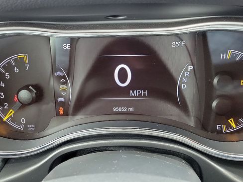 Used 2019 Jeep Grand Cherokee Laredo AWD/4WD image 13