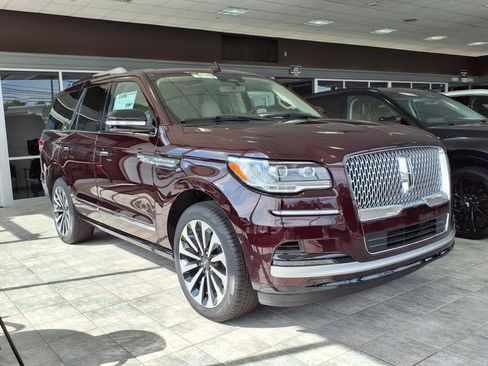 New 2024 Lincoln Navigator Reserve image 1
