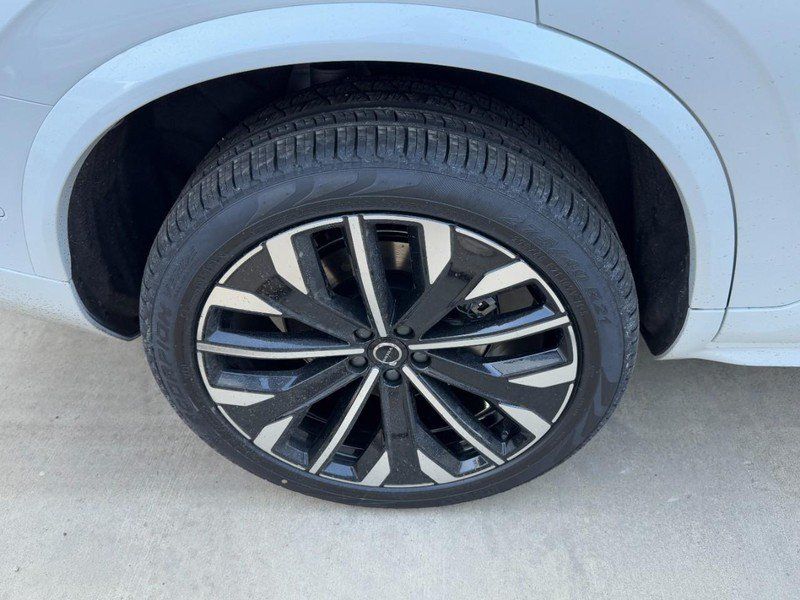 New 2026 Volvo XC90 T8 Plus w/ Protection Package Premier AWD/4WD image 4