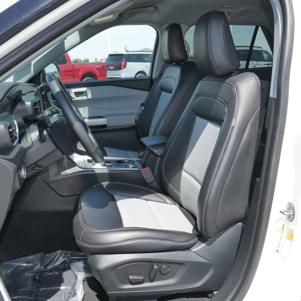 Used 2024 Ford Explorer XLT w/ Equipment Group 202A AWD/4WD image 25