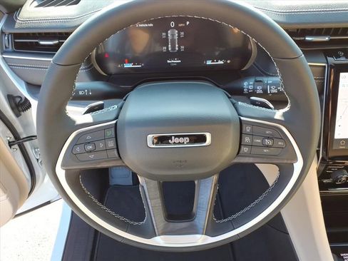 New 2025 Jeep Grand Cherokee Limited image 18