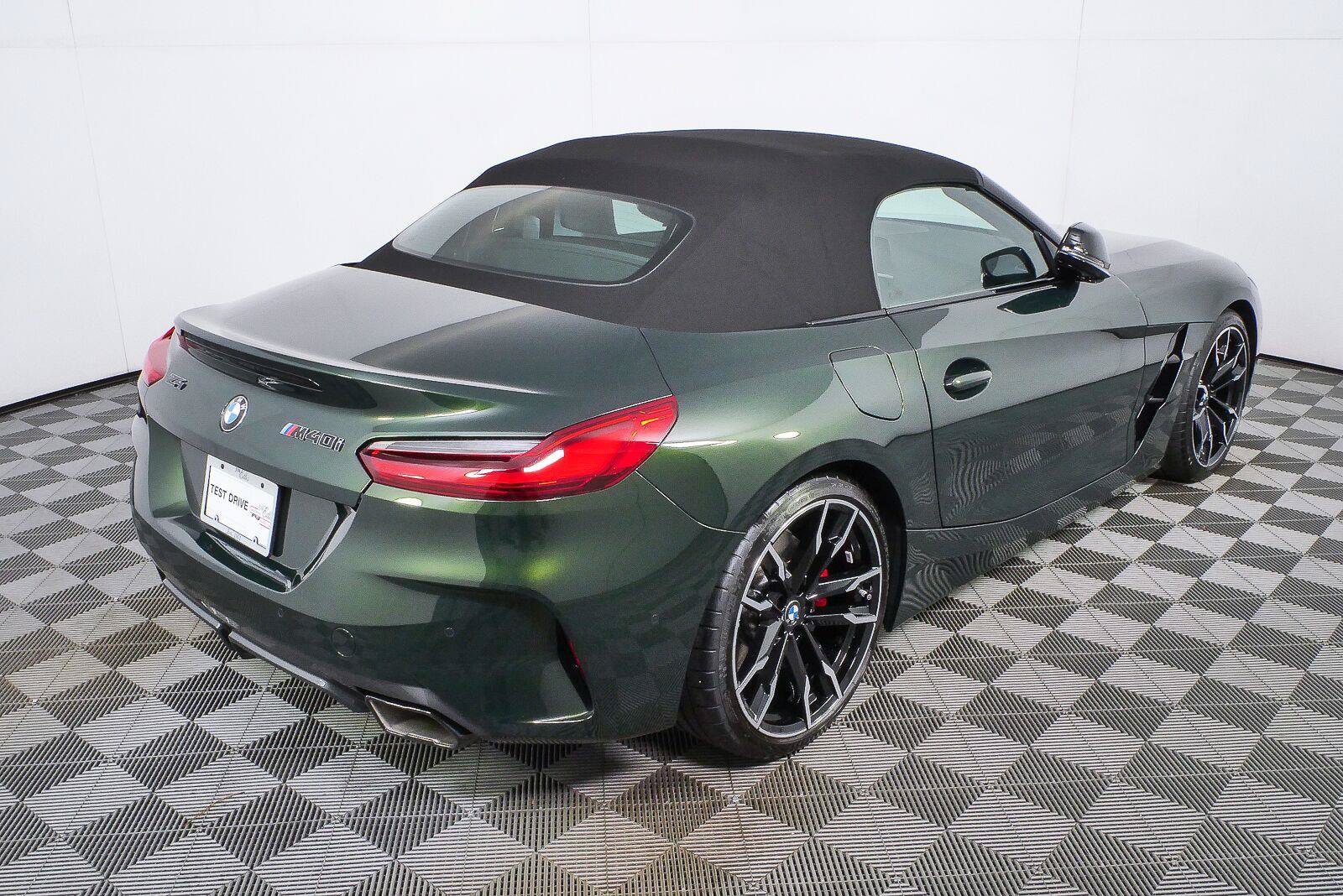 Used 2026 BMW Z4 M40i w/ Premium Package RWD image 31