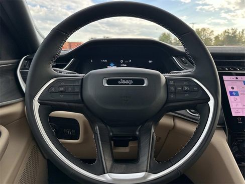 New 2025 Jeep Grand Cherokee Limited image 14