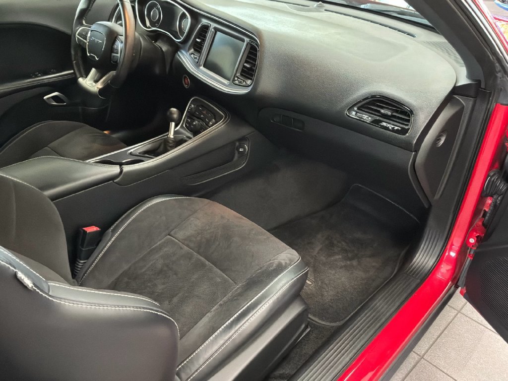 Used 2015 Dodge Challenger SRT RWD image 21