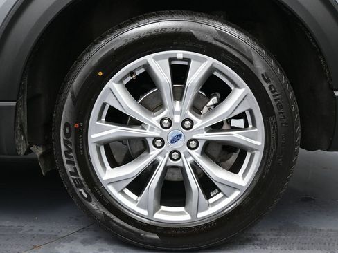 Used 2023 Ford Explorer Limited image 12