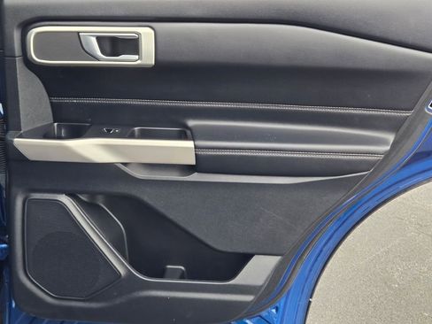 Used 2022 Ford Explorer XLT w/ Equipment Group 202A image 9