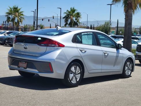 Certified 2022 Hyundai Ioniq Blue FWD image 4