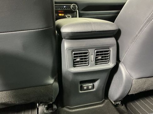 Used 2019 Toyota RAV4 Limited image 27