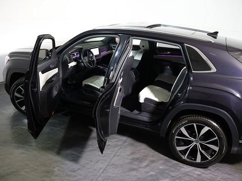 Used 2024 Volkswagen Atlas Cross Sport SEL Premium R-Line AWD/4WD image 5